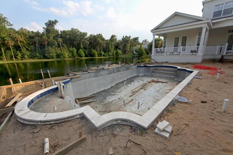Faut-il un permis pour construire une piscine à Pamiers ?